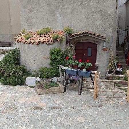 Hobbit House Lubenice Exterior photo